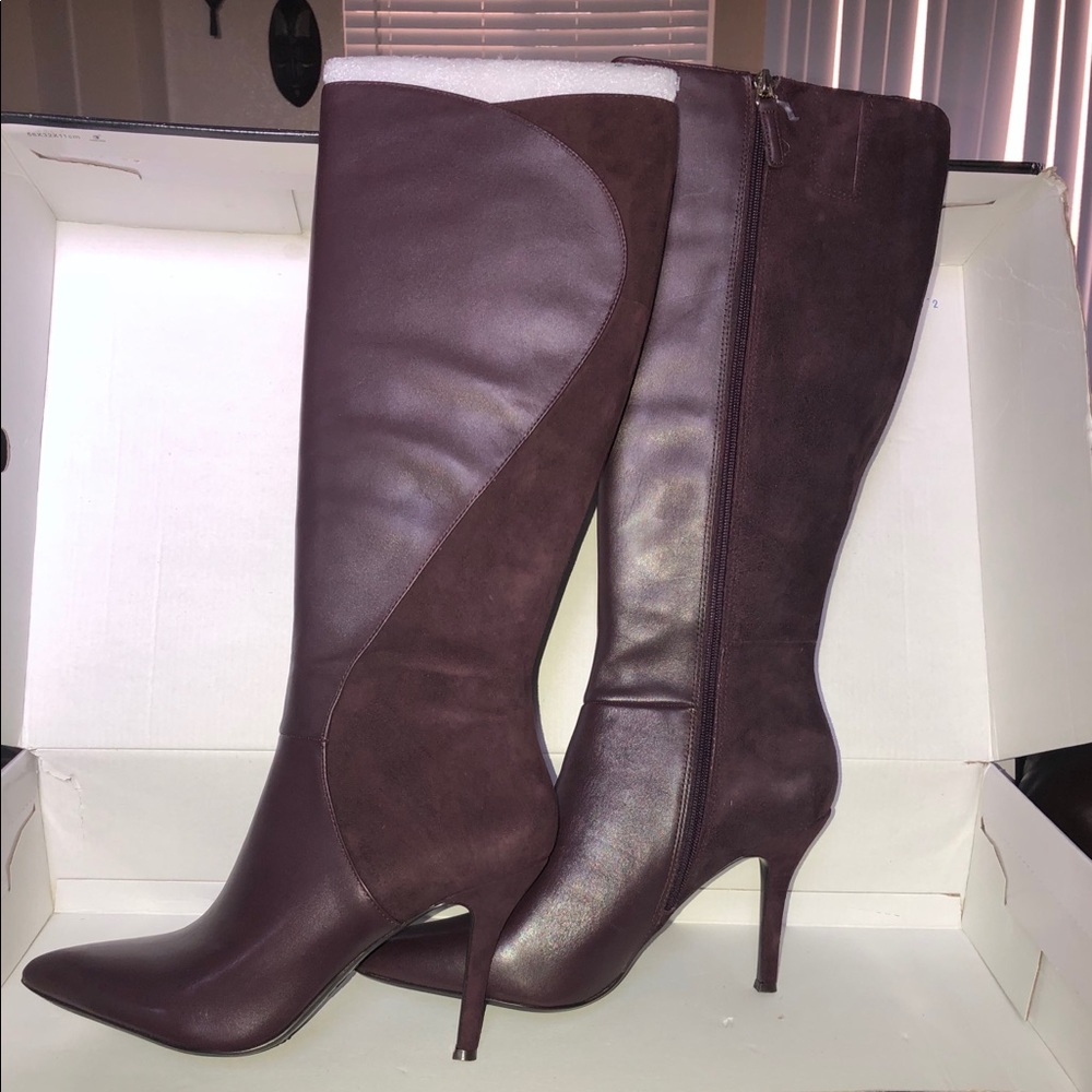 ** SOLD**Nine West knee-High boots.